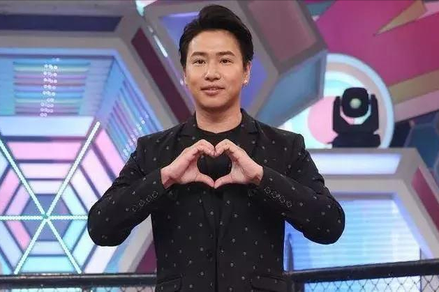 欧弟跨界相声行业无起色，转行直播带货，落魄到快没工作？