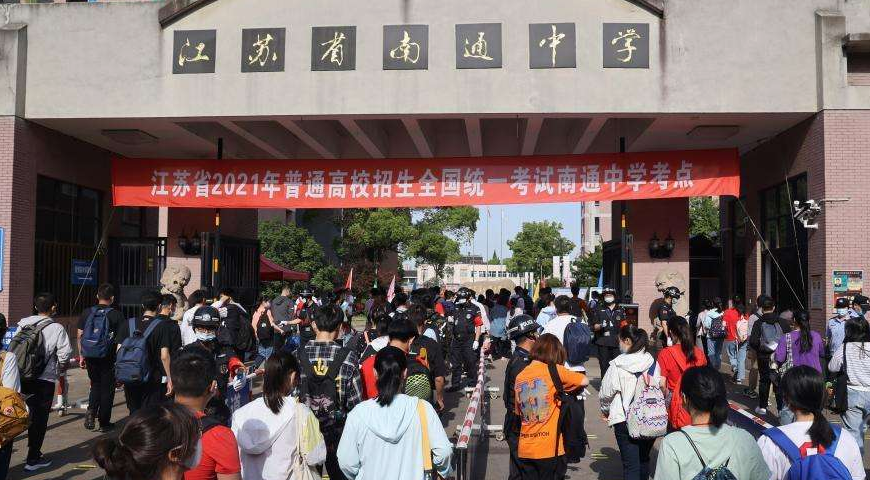 22年浙江进行“首场高考”，57万学生奔赴考场，网友却觉得不合理