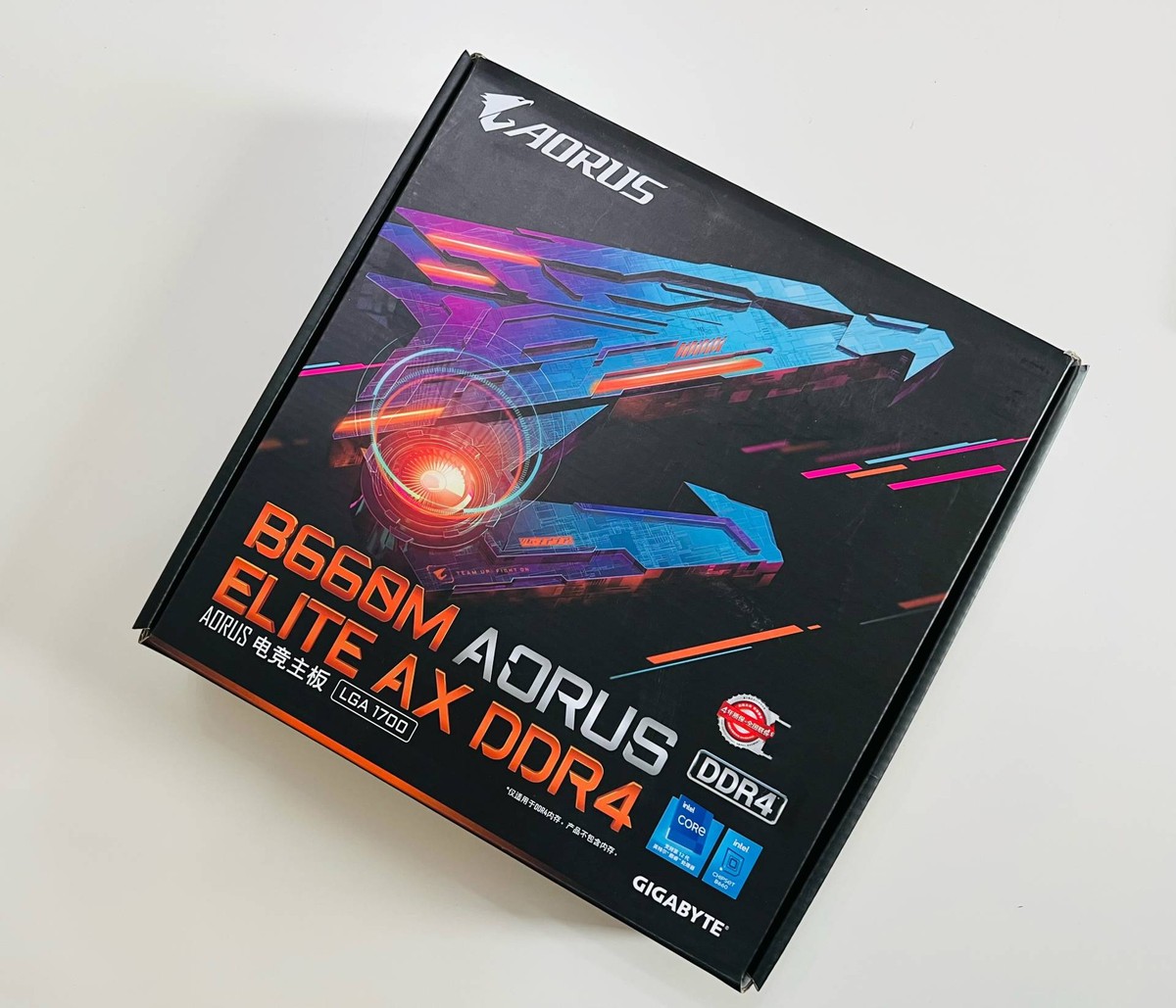 技嘉小雕B660M电竞主板开箱，供电出众散热强