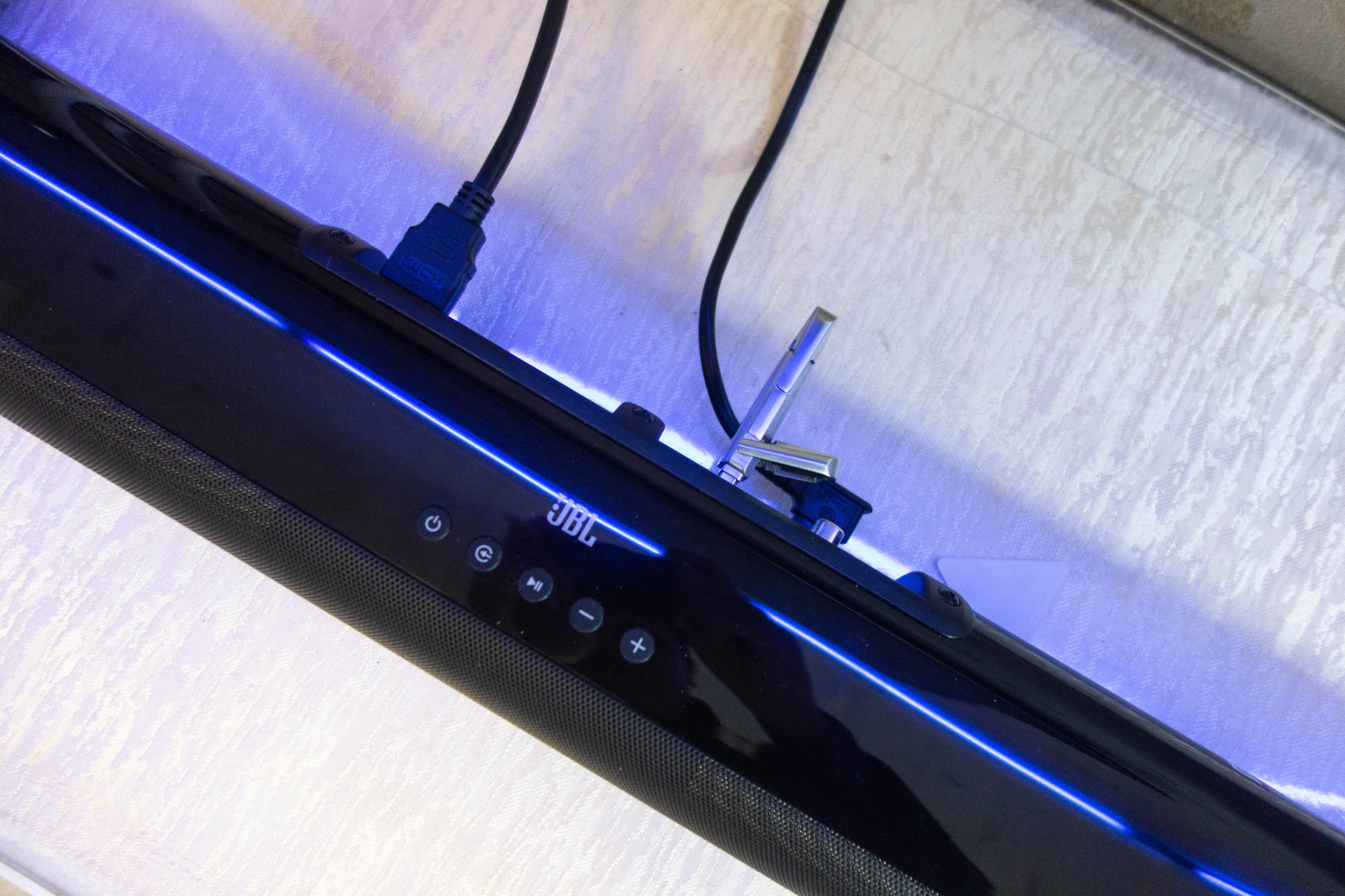 如何让客厅变成KTV？JBL KTV 350回音壁K歌不停