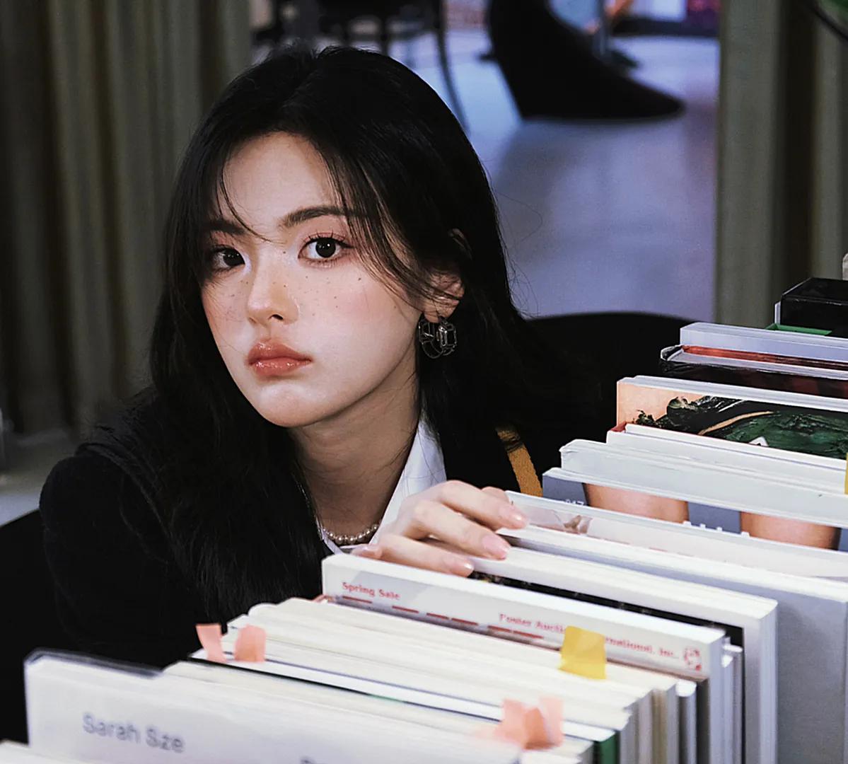 三年狂赚7000万（杨超越：劝粉丝别躺平惹争议，半年为公司赚7000万）