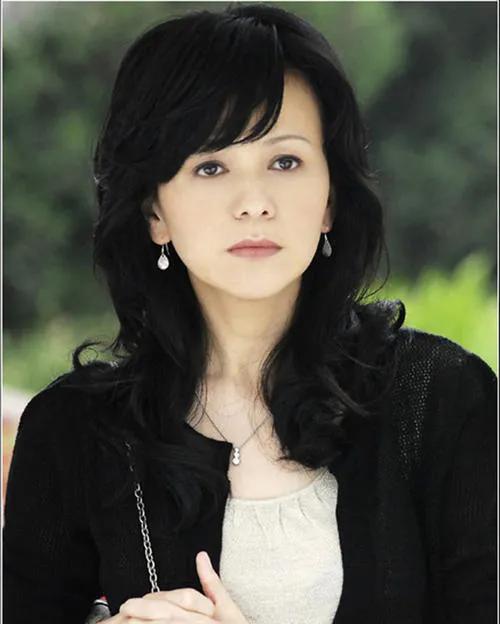 9位“妈妈专业户”：天生一张养尊处优脸，自带贵气，演不了穷人