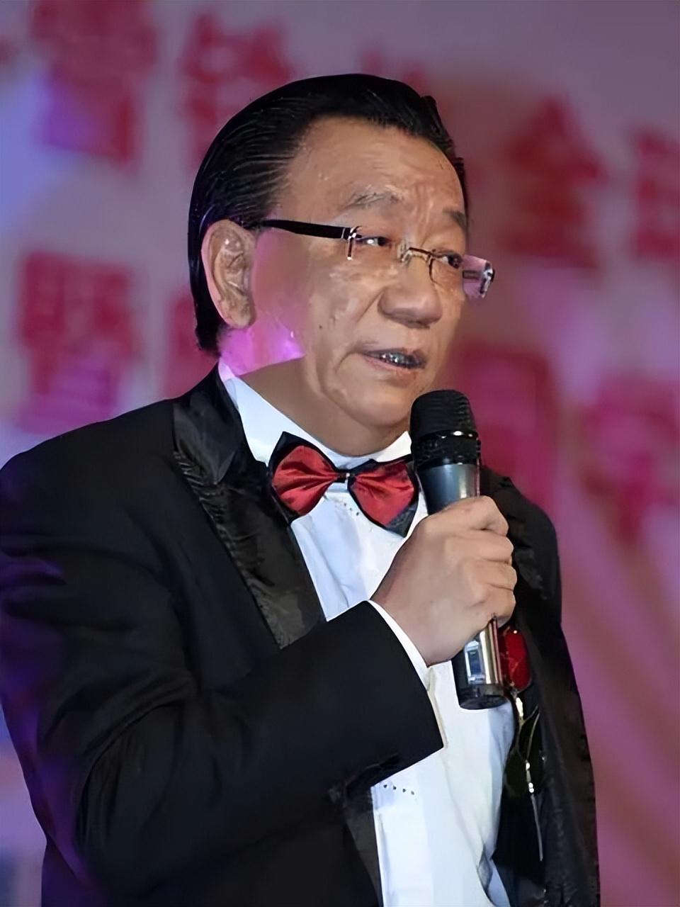 侯宝林生娶三妻,死葬两地,建国后为何唯独留下老三王雅兰-蘑菇号