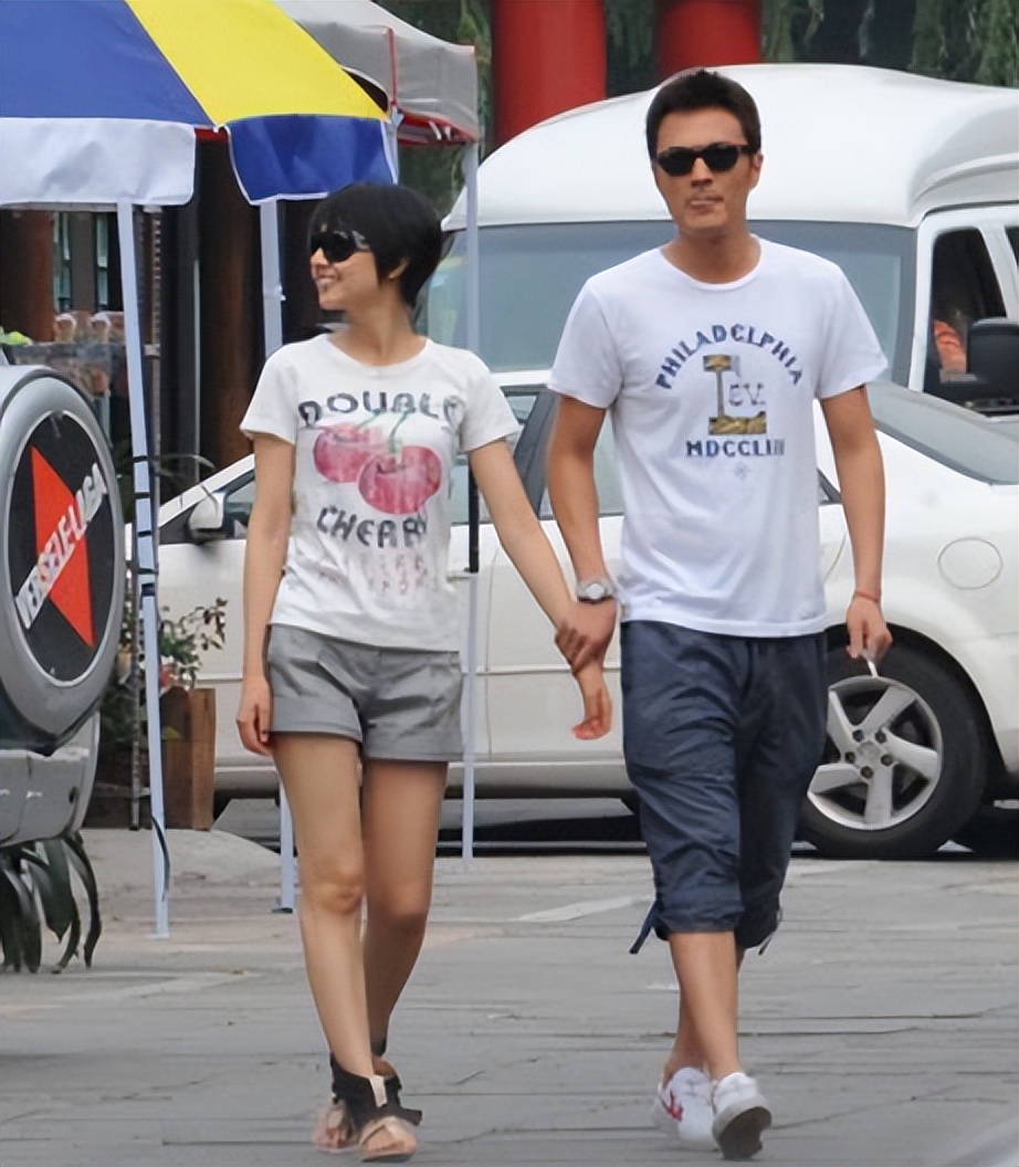 演员于小伟:与高圆圆恋爱,出道20年不火,娶平凡妻子也幸福