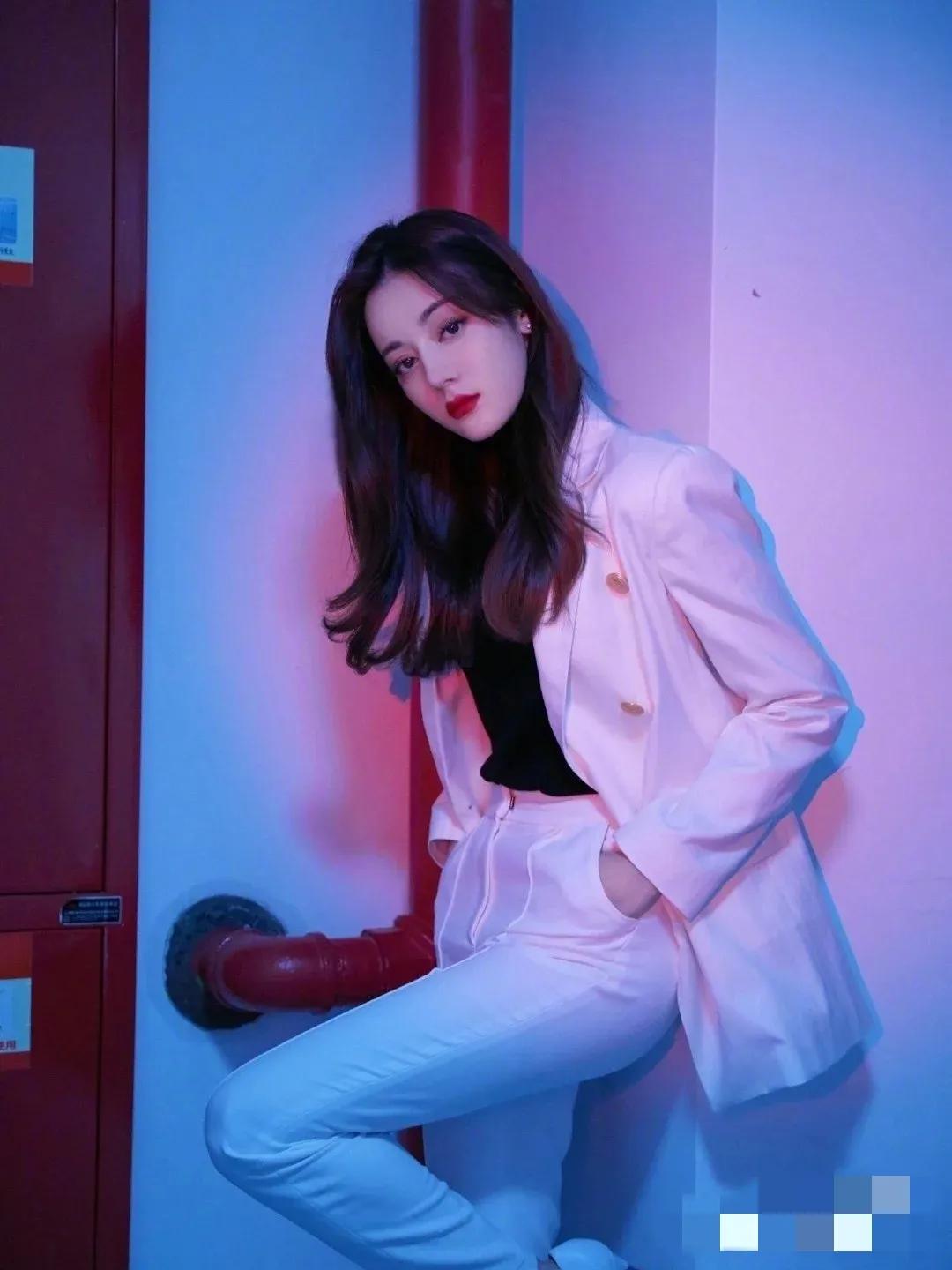 迪丽热巴穿西装太绝了吧