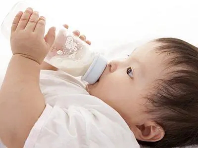 不同阶段转奶的正确方法(给宝宝正确转奶的方法，以及可能出现的情况，一篇讲清楚)