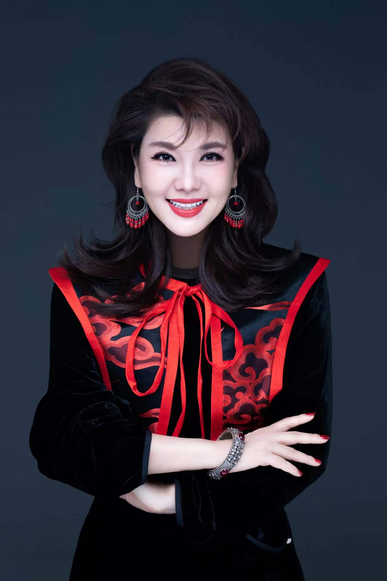 乌兰图雅新歌《祝融探火》唱出火神气派