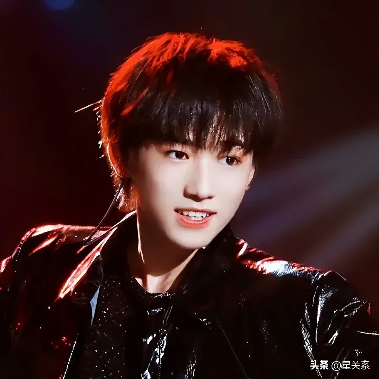 宋亚轩高考后首次“抛头露面”，然而一组照片却引发网友热议