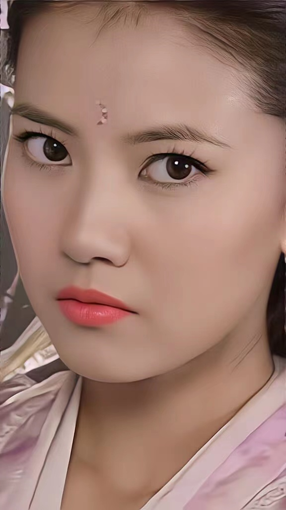 高圆圆是《倚天屠龙记》周芷若角色的天花板