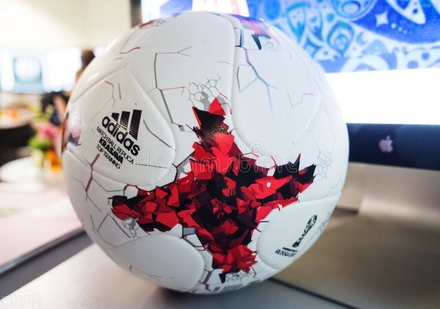 足球裁判开球怎么站位（伪球迷的自我修养(一)：你还不知道的足球比赛规则都在这里）