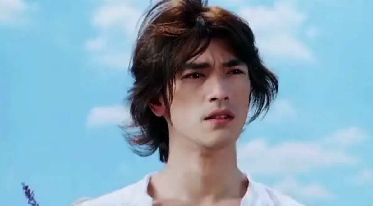 留长发却不娘的6位男明星，个个五官硬朗，野性又帅气