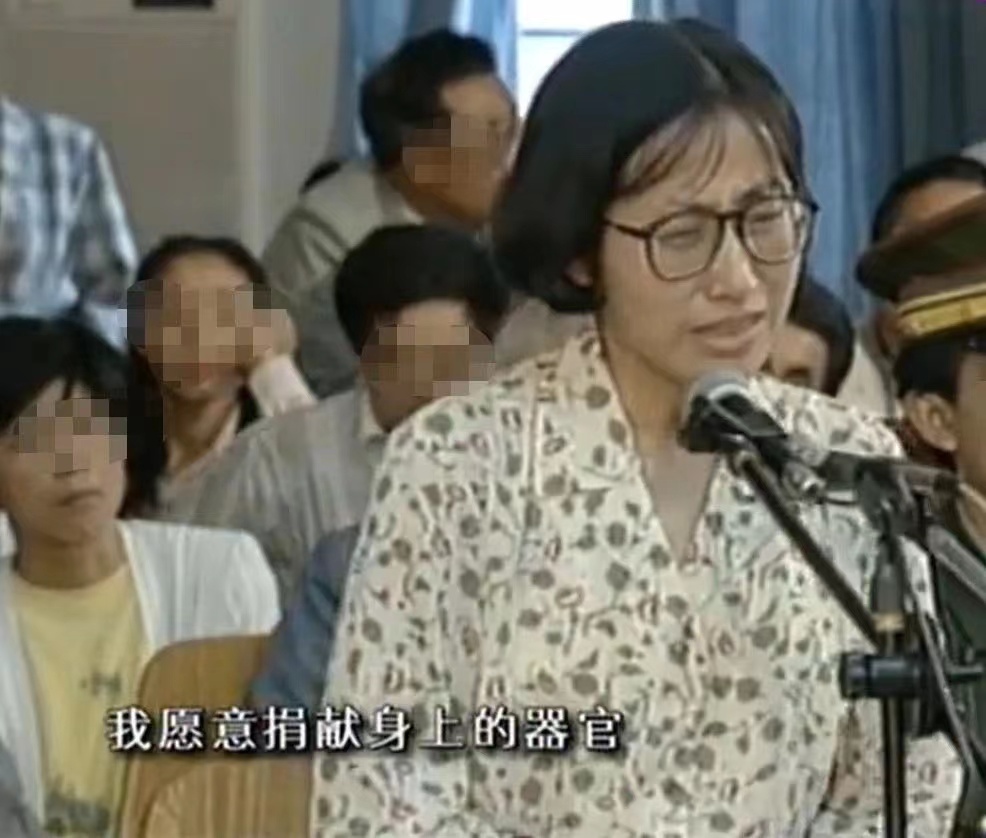 比鬼更可怕的是人心：出轨女教师索爱被拒，毒手伸向情人妻女