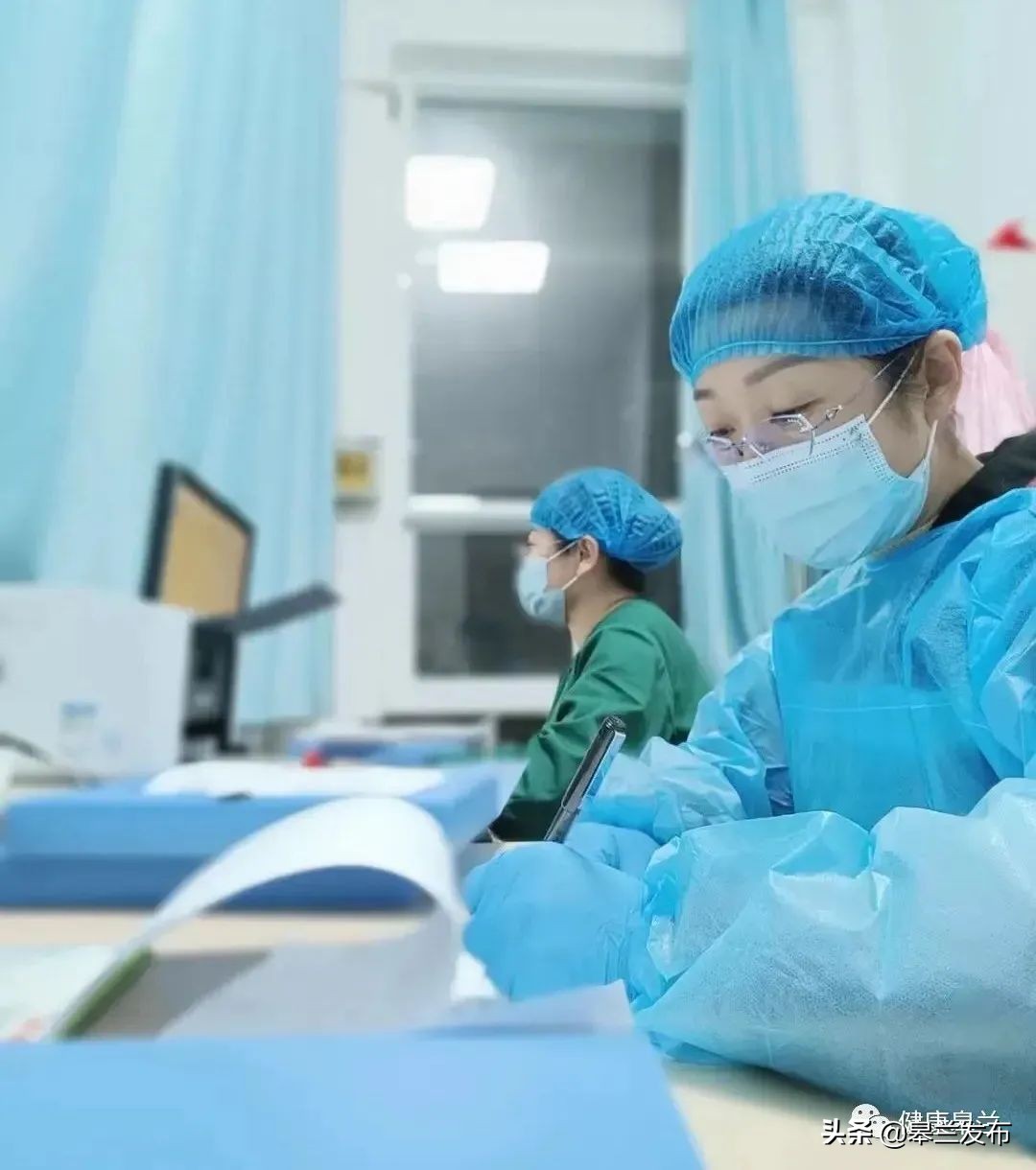 һǻ��Ѫ������ ����Ϊ�׼����ġ����ǿ���һ�ߡ�Ůսʿ���˲ʺ�