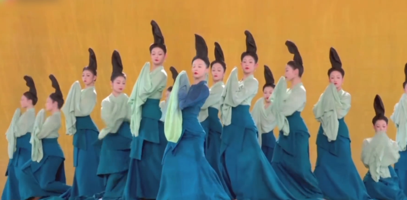 七一晚会15位女星一道风景线：汪明荃牡丹裙华贵，孟庆旸又出圈了