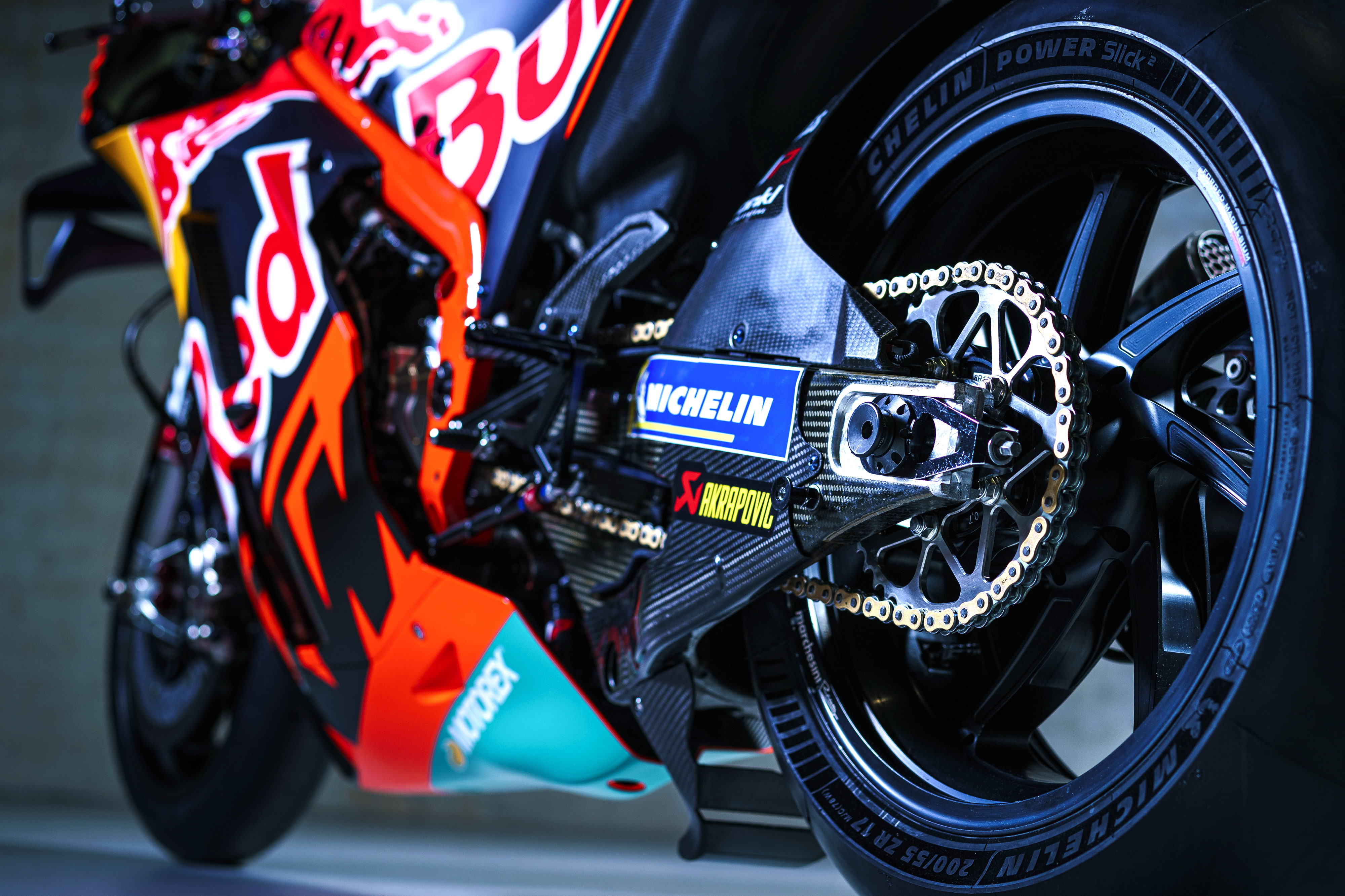 赛车rc比赛(MotoGP 2022：KTM MotoGP 红牛车队的 RC16 赛车)