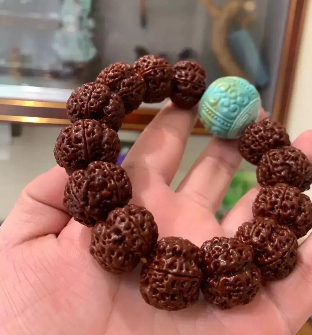 熊咩咩说文玩:金刚菩提的盘玩和养护方法