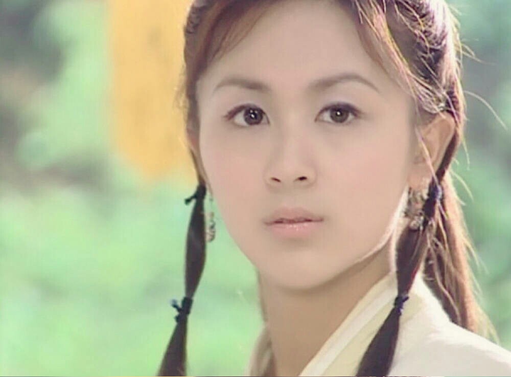 TVB两大甜妹命运各异，唐宁离婚带两娃苦求工作，文颂娴却很幸福