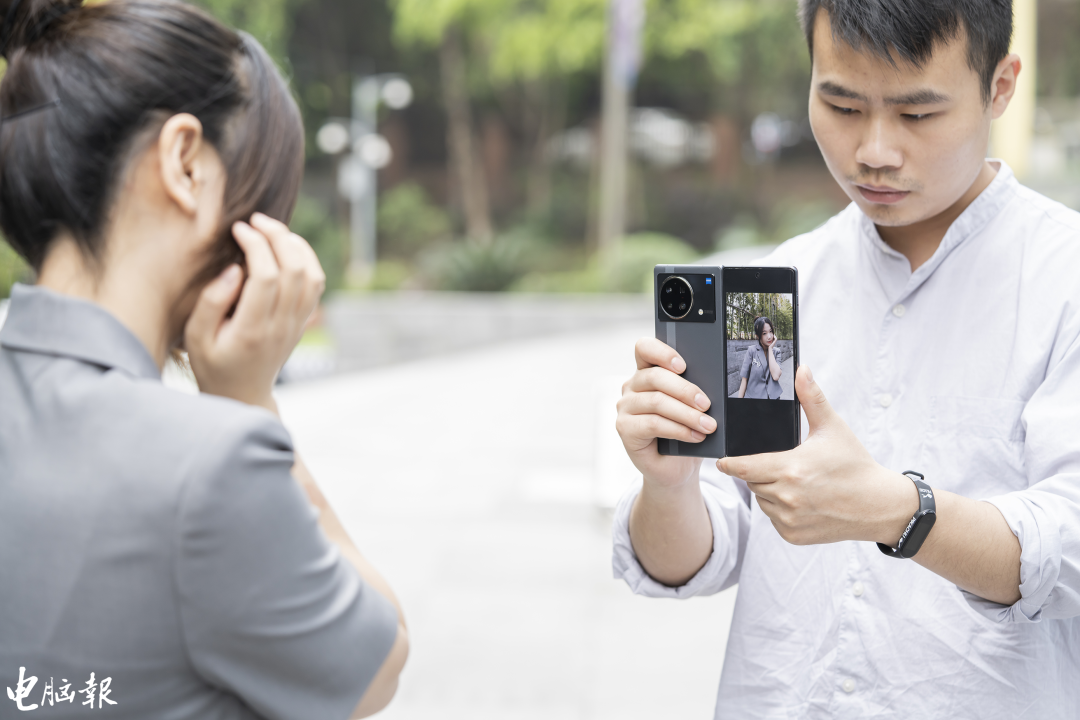 vivo X Fold测评：折叠屏怎么做，vivo提供了“可参考标准”