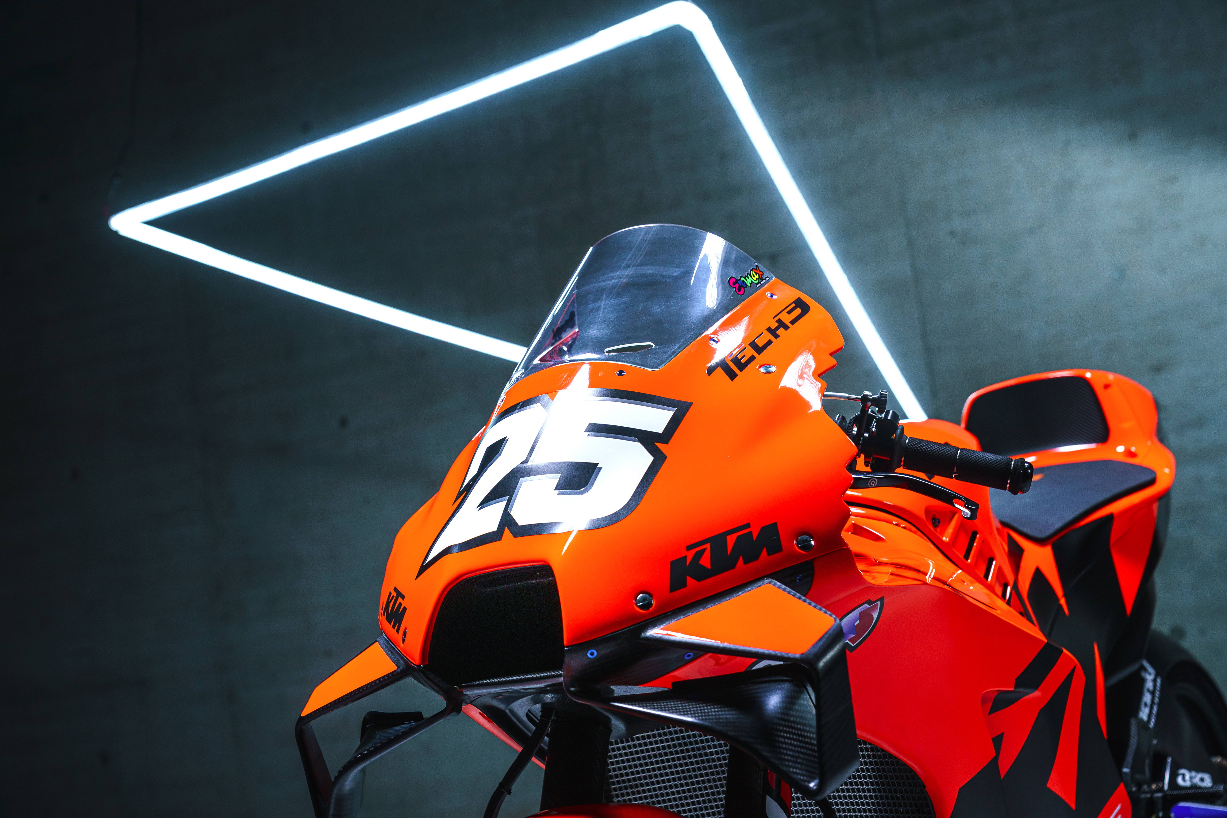 25号赛车手(MotoGP 2022：KTM MotoGP Tech3 车队的 RC16)