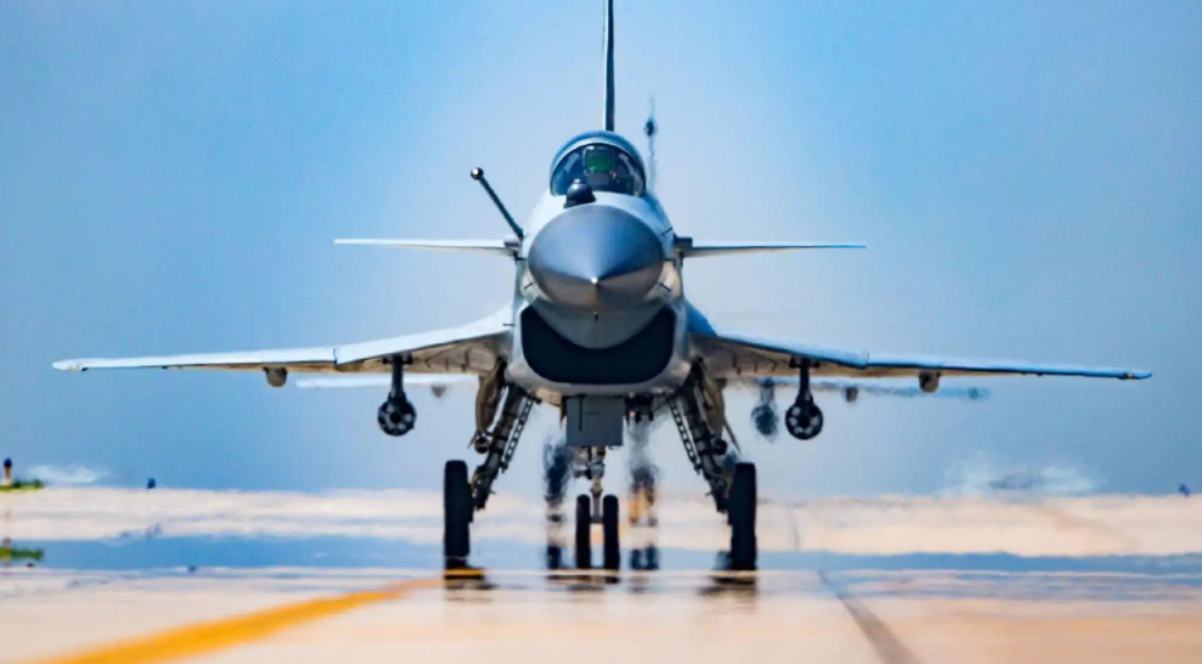 �Ա�����F15����10����ǿ���ģ���ý��F15�Ѿ����Ǽ�10ս���Ķ���