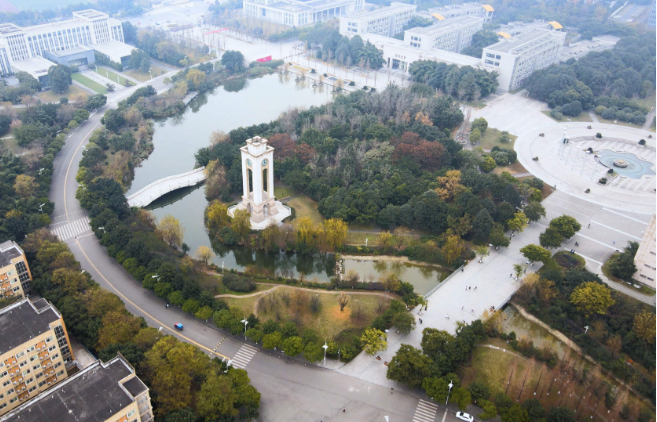 四川多所高校发布暂缓返校通知，大学生悲喜不同，大学的安排不同