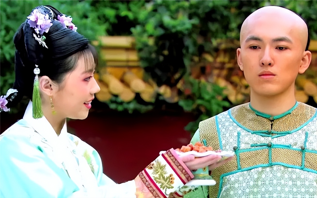 甄嬛传：难怪青樱粗暴打掉了胧月的手，你看胧月说了什么话？