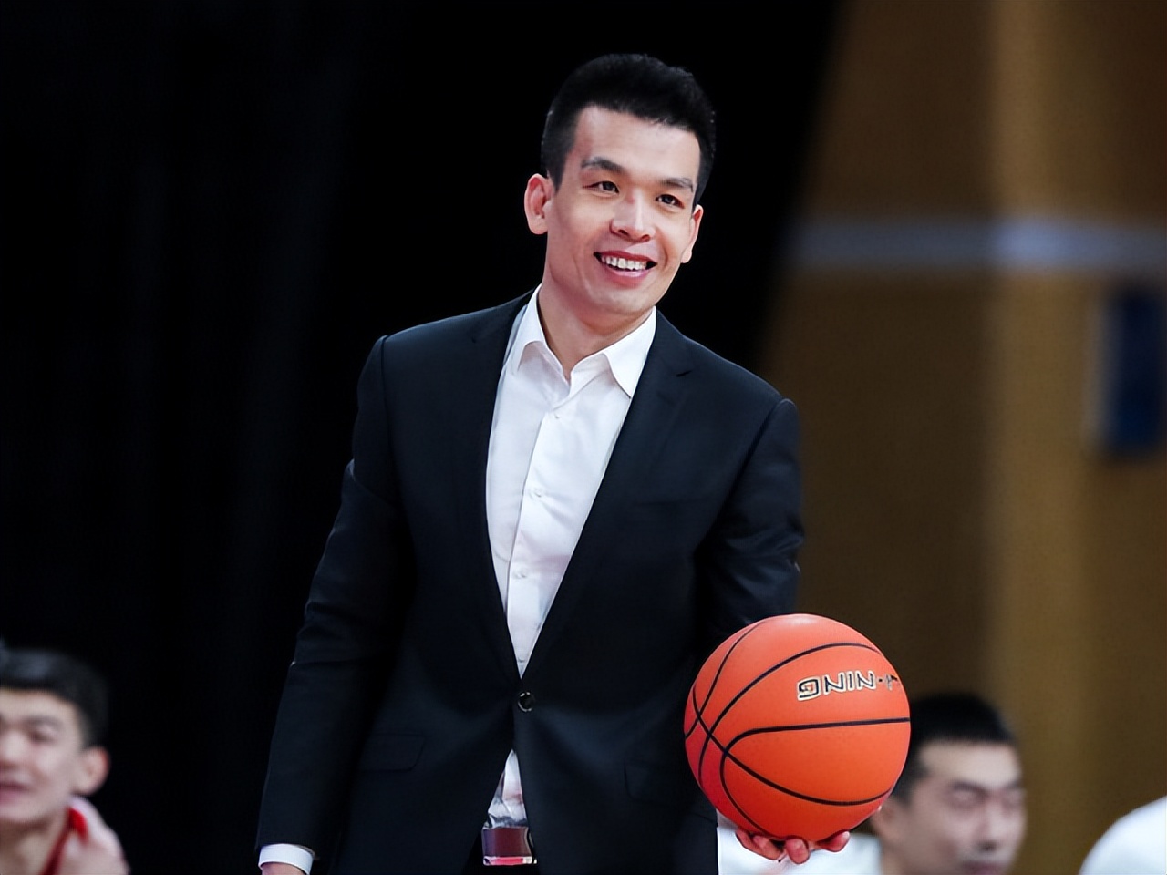 北京首钢邱天(首钢洋教练辅佐解立彬,邱天拿到两年合同,王骁辉将举行