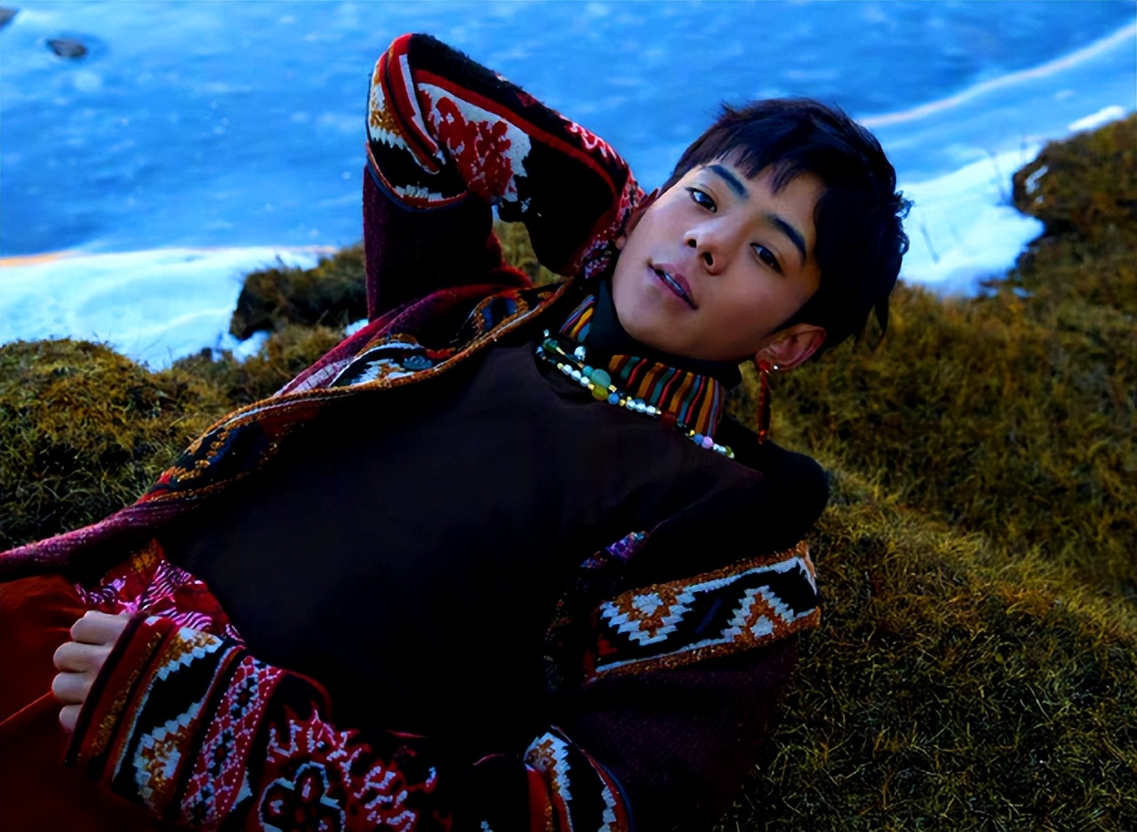 丁真:被追捧,被质疑,被策划,短短2天放牛郎变身国民网红