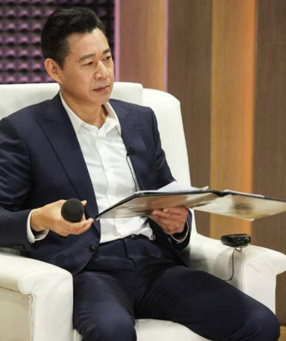 宁可为继女买百万豪车，也不参加儿子婚礼，张丰毅为啥这么做？