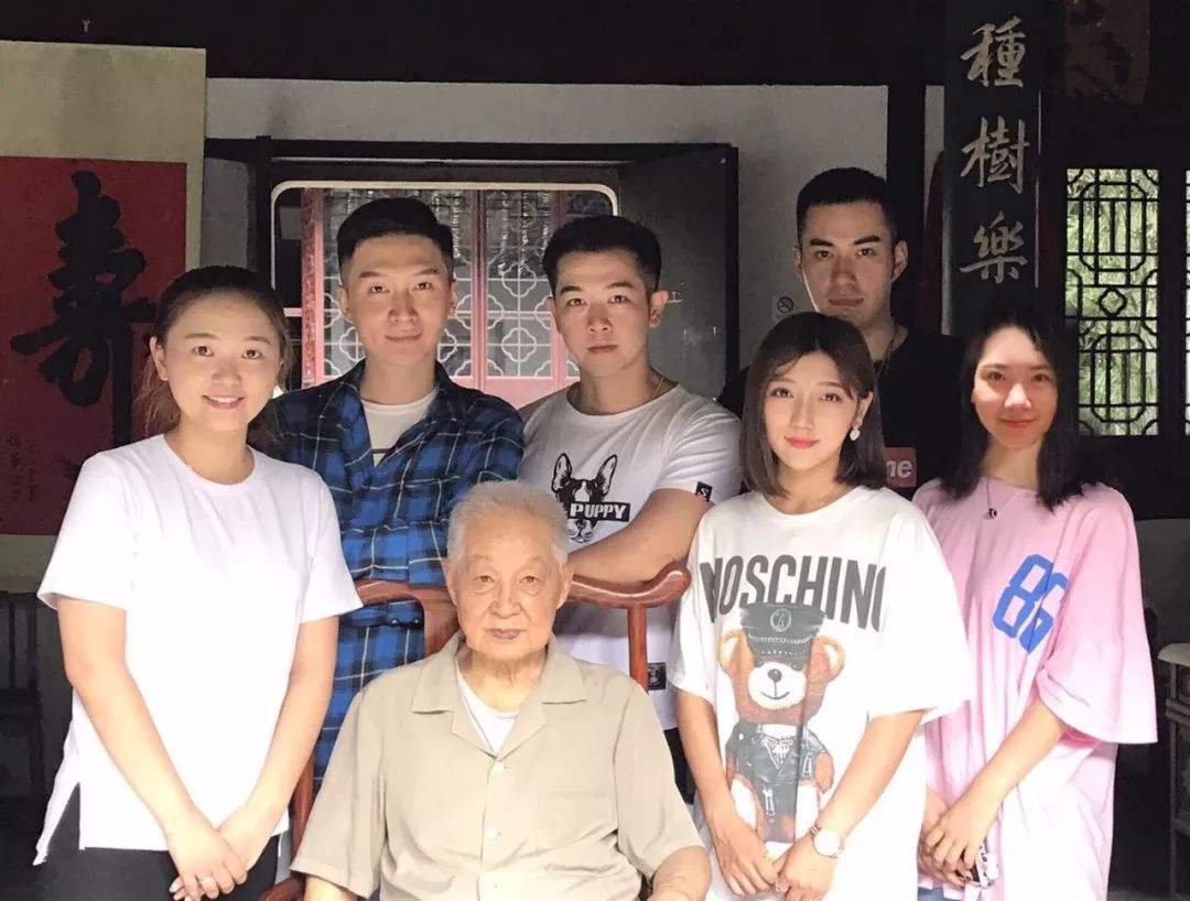 2月还没结束，就有7位名人离世，最大98岁，最年轻的只有31岁