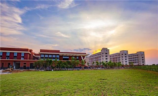 各大媒体点名批评广东四所高校，毕业生宛如废纸，家长报考需谨慎