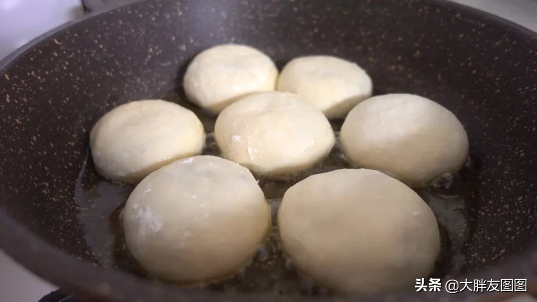 饼怎么做好吃（教你自制皮薄馅大的脆皮牛肉饼）