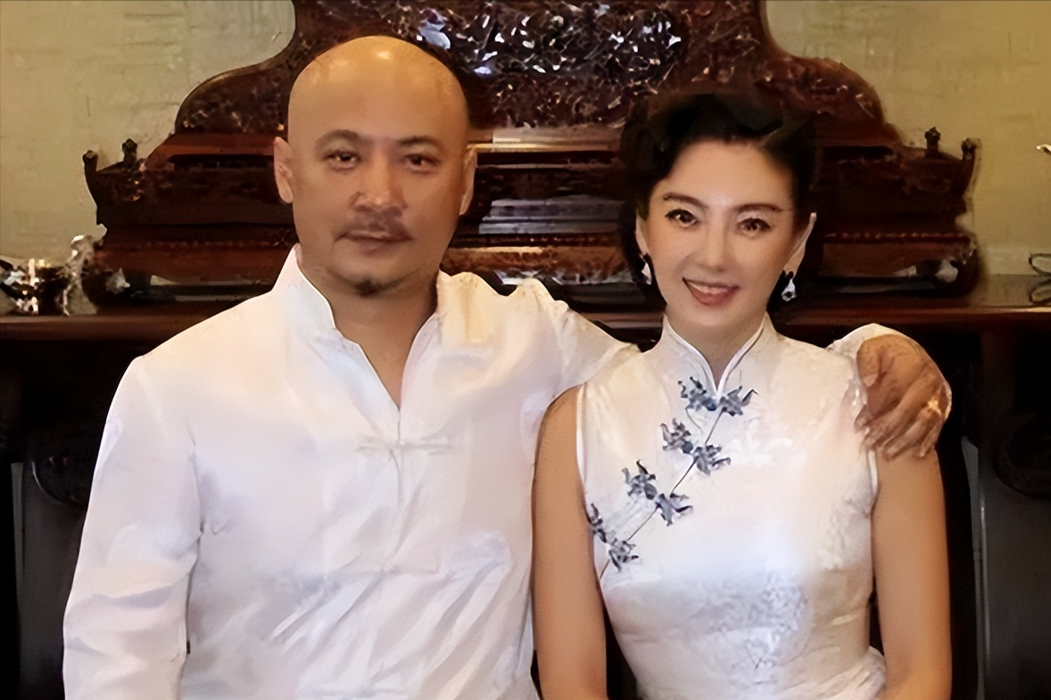 不过这段婚姻也并不长久,2018年9月24日,张雨绮与丈夫袁巴元发生家庭