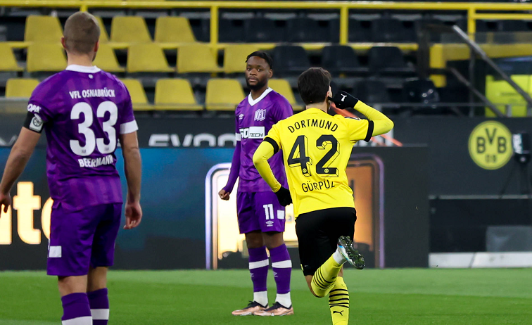 德甲第二名和第四名有什么优势（德甲大混战！拜仁连续不胜，7队厮杀：多特莱比锡或强势逆袭）