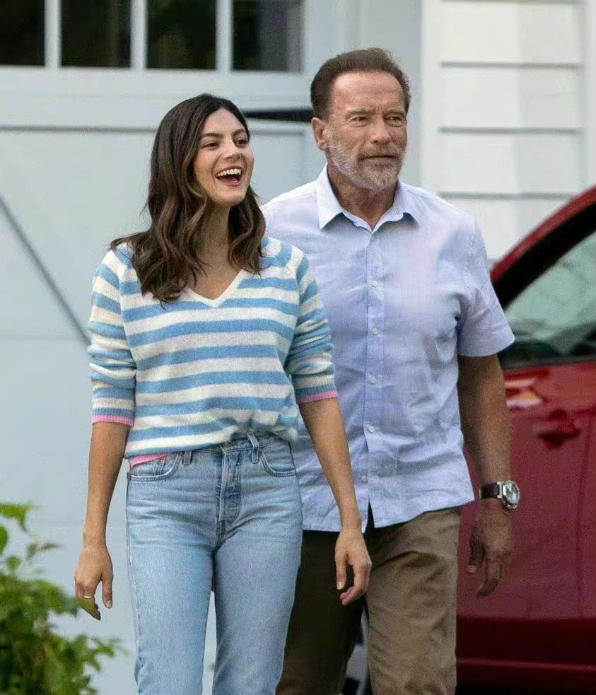 75岁施瓦辛格晒健身照，胡子已经全白，依然在拍动作片