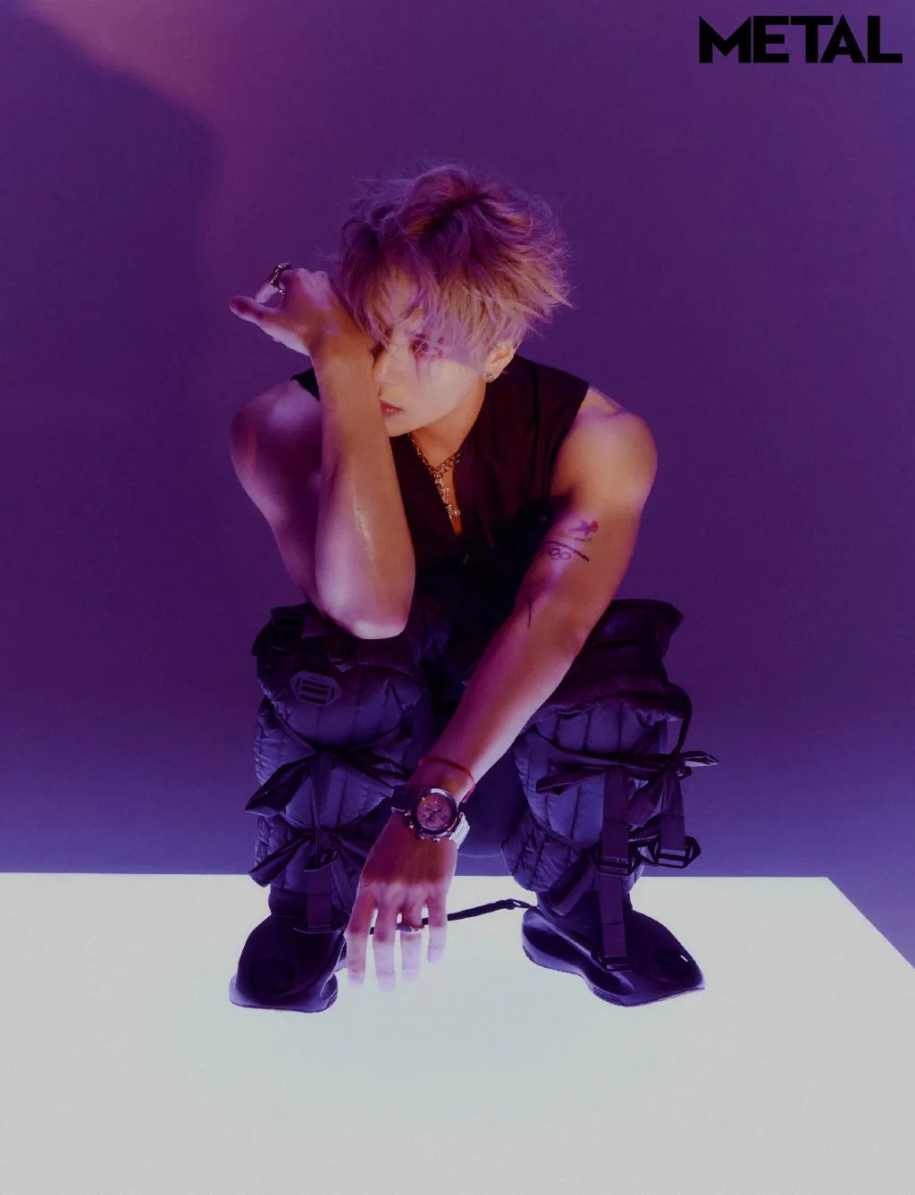 被王嘉尔颓丧风造型帅到！这些小众的宝藏杂志也太会拍了吧…