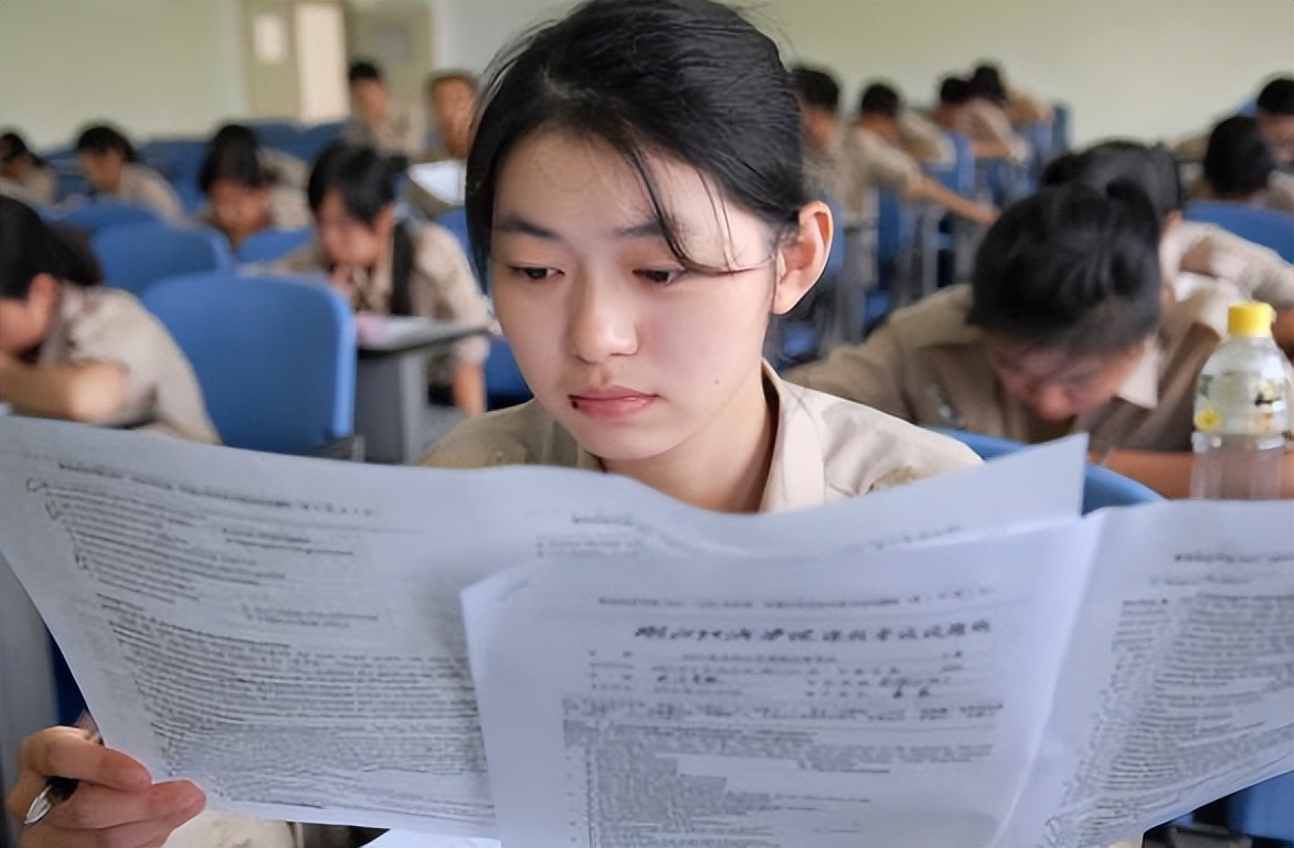 第一届高考语文试卷，对理科生也太宠溺了，穿越回去能否上北大？