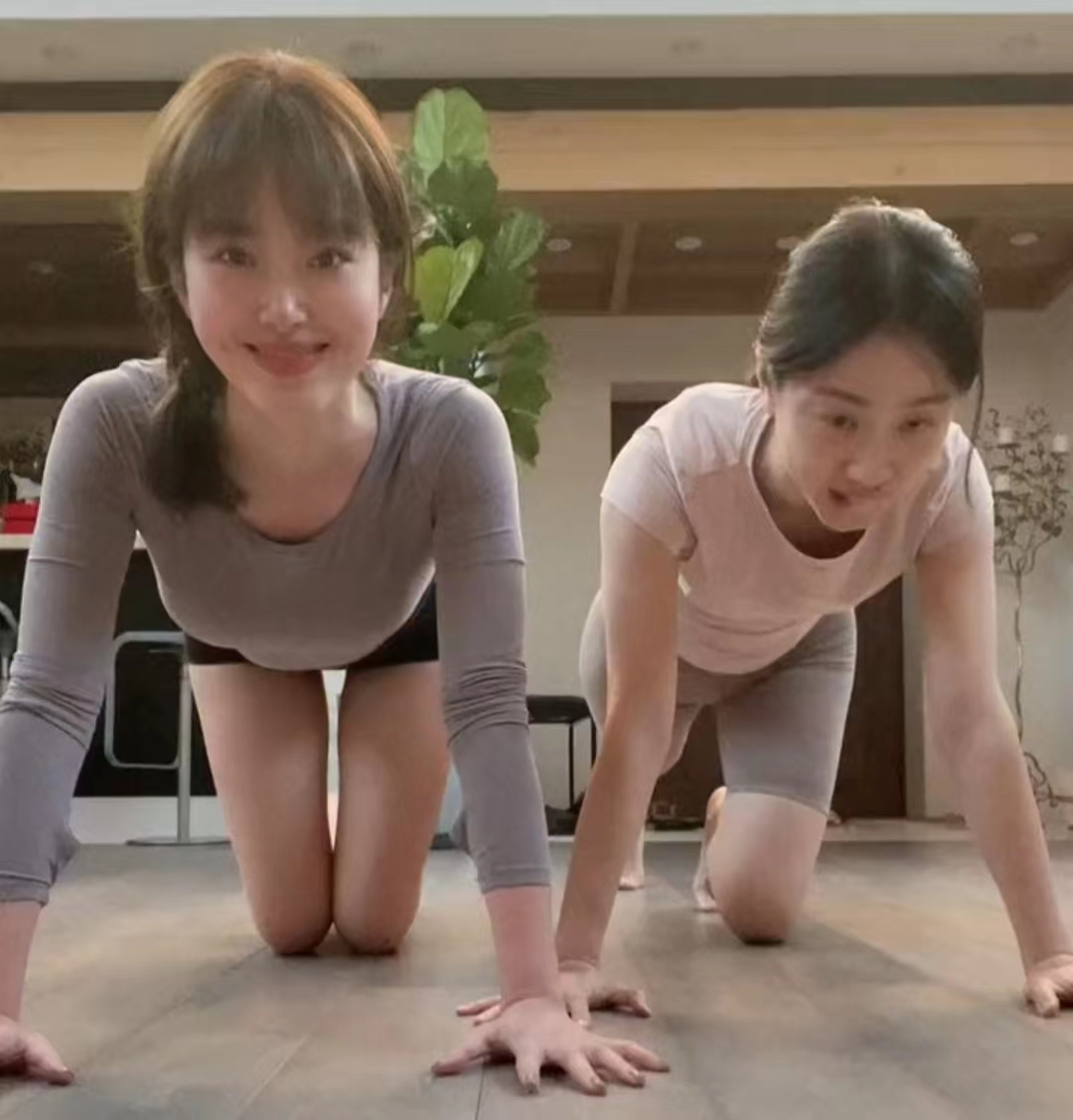 女明星内卷：女明星们纷纷晒出健身照，身材简直一个赛一个的辣图片