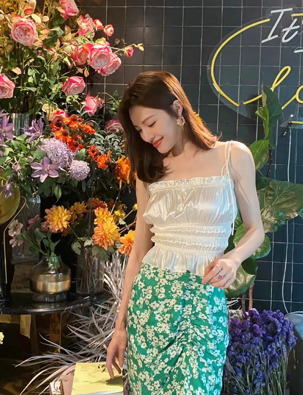 钟楚曦近期穿搭