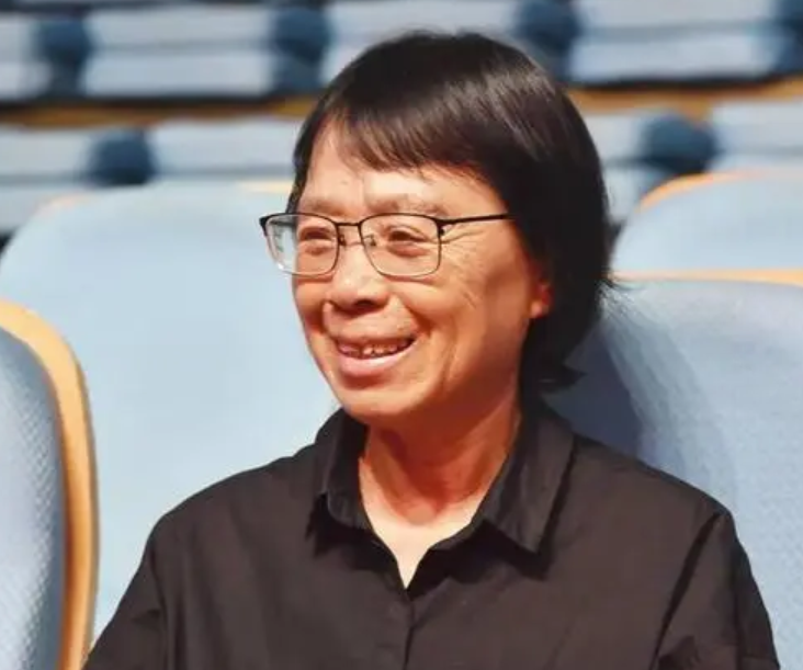 拼命三娘张桂梅校长感动身边人，领导：我们决不能捧着骨灰宣传您