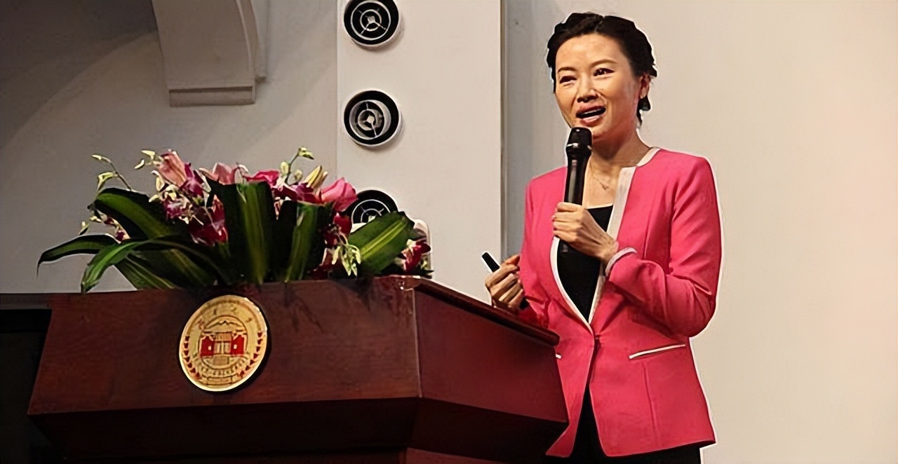 2007年,才女杨雨披露李清照的真面目:愿意追随李清照