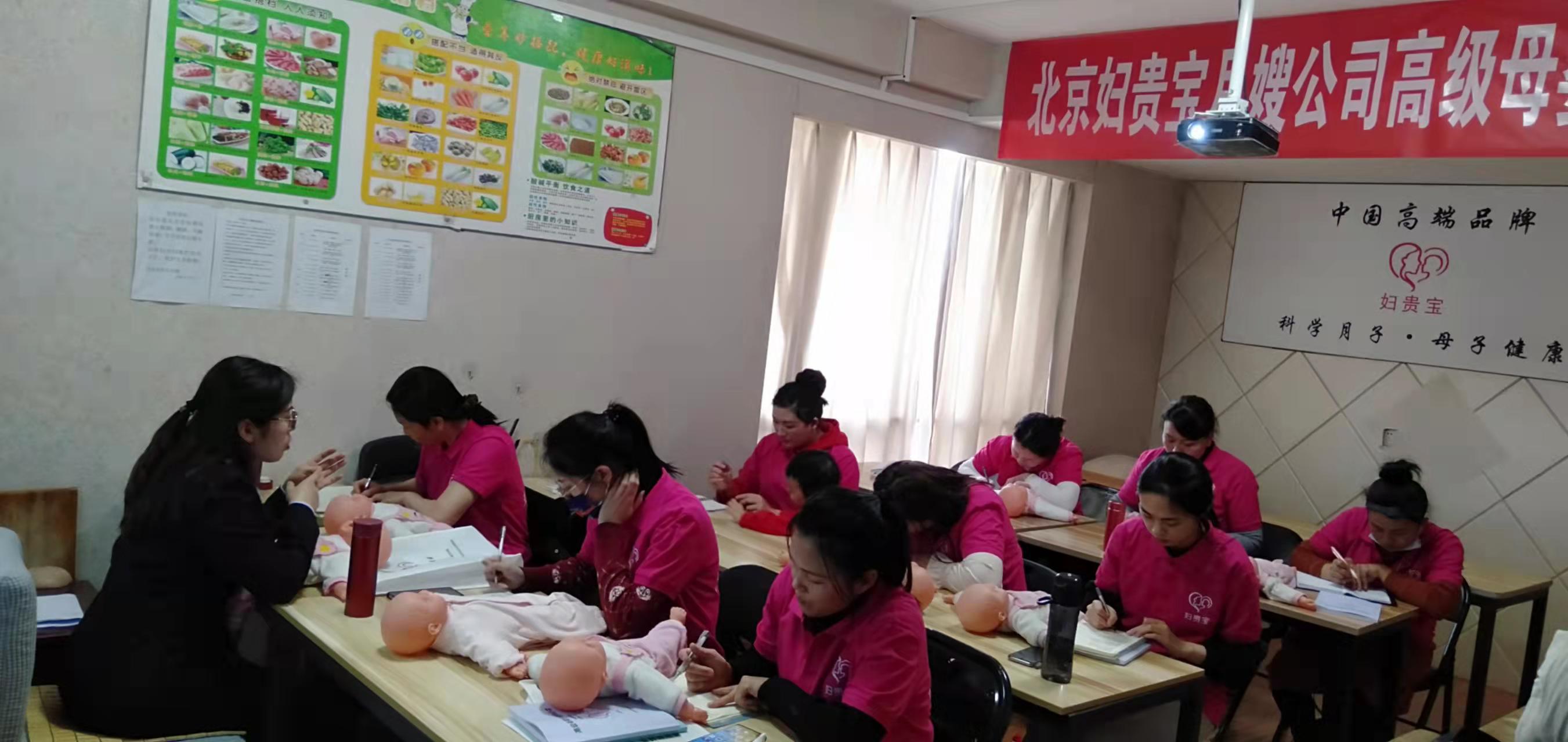 月嫂培训班多少（月嫂培训在哪里报名）