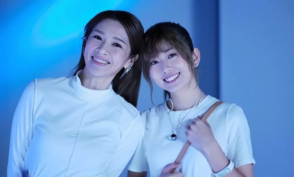 恭喜！新一代女神正式签约TVB成“亲生女”，长相甜美演技不尴尬