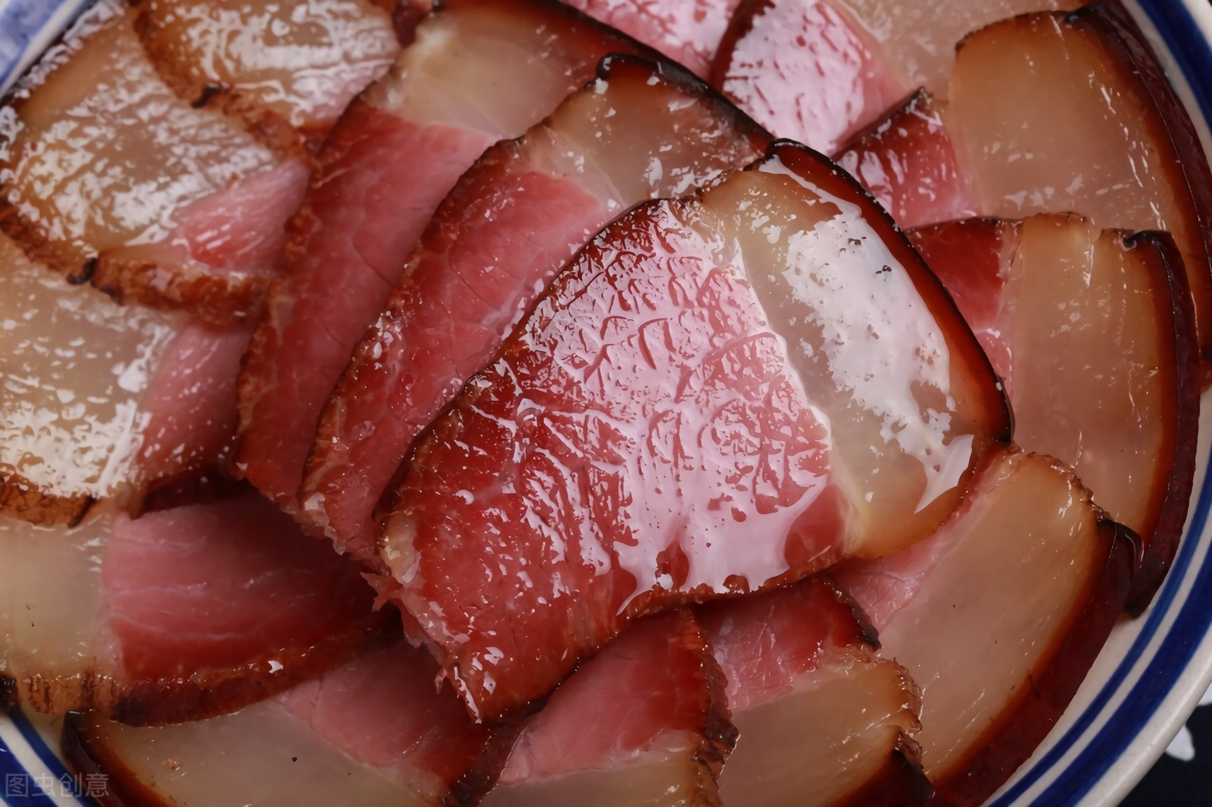 腊肉怎么炒才好吃？掌握技巧炒出香而不腻的美味
