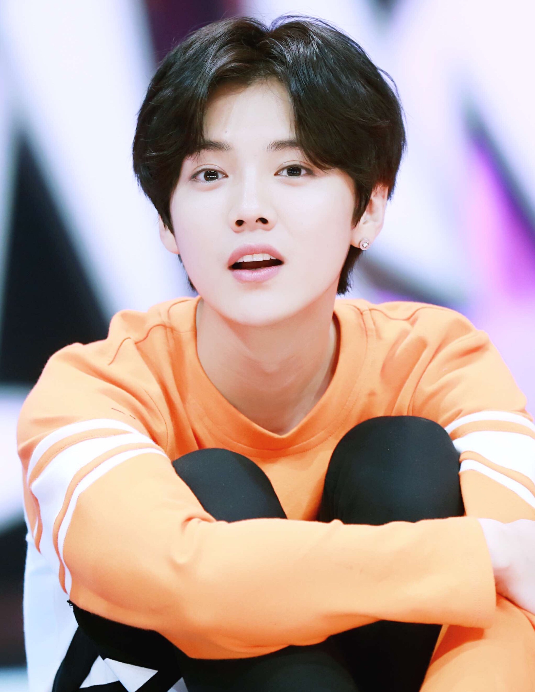 为了割韭菜,脸都不要了?这4位明星"骗粉捞钱"的模样太难看!