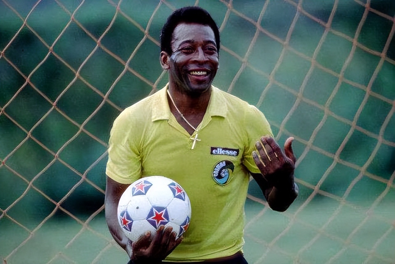 巴西世界杯最厉害的守门员(球王贝利,他其实还是一位天才门将,曾镇守