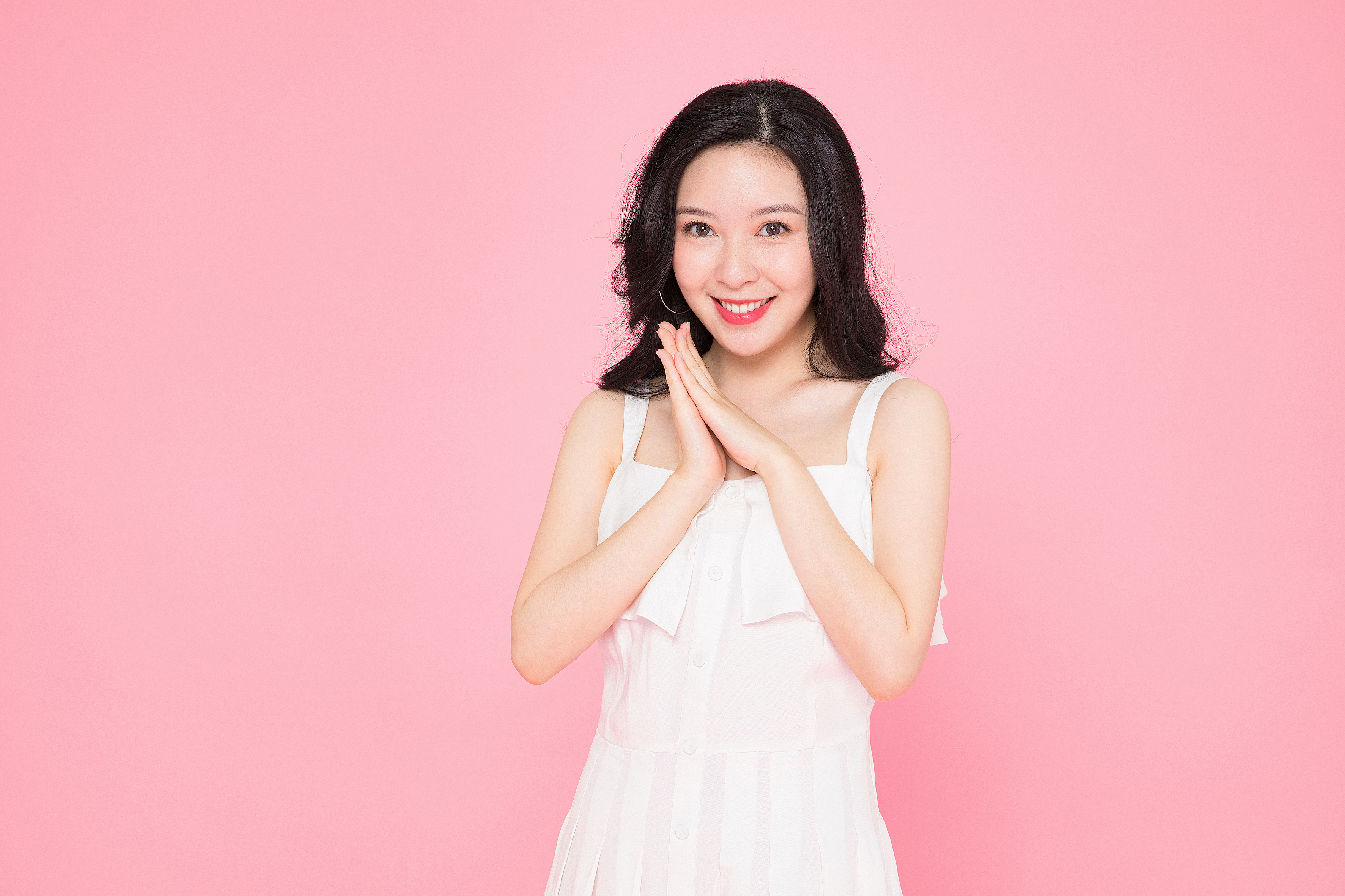 相亲女孩第一次见面送什么礼物好（跟相亲的女孩第一次见面送礼物好不好）