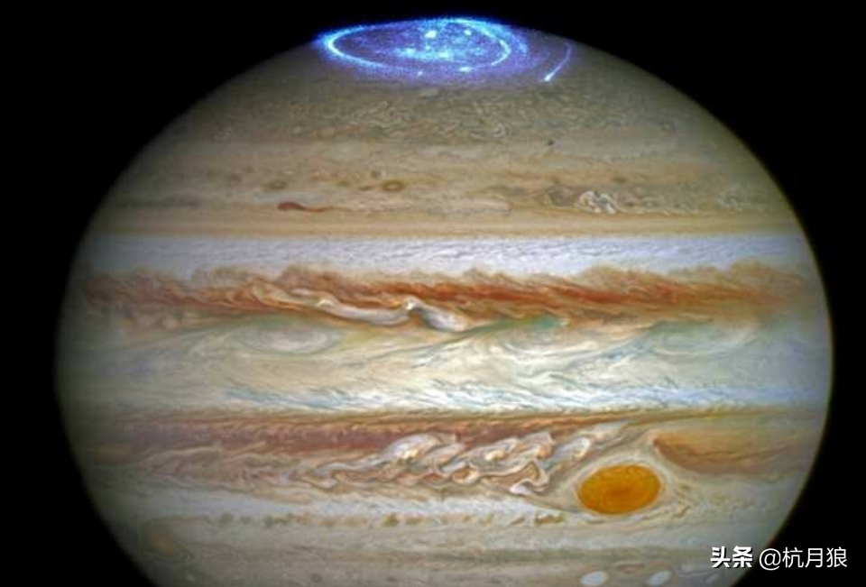 木星极光形成原理：磁场与大气层相互作用产生绚丽光影现象
