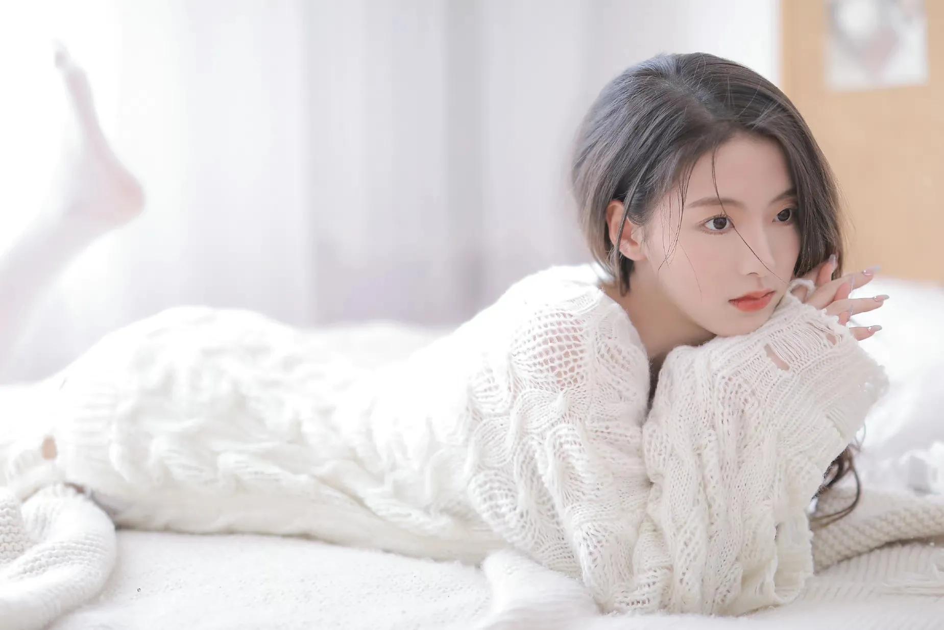 美女演员何子怡