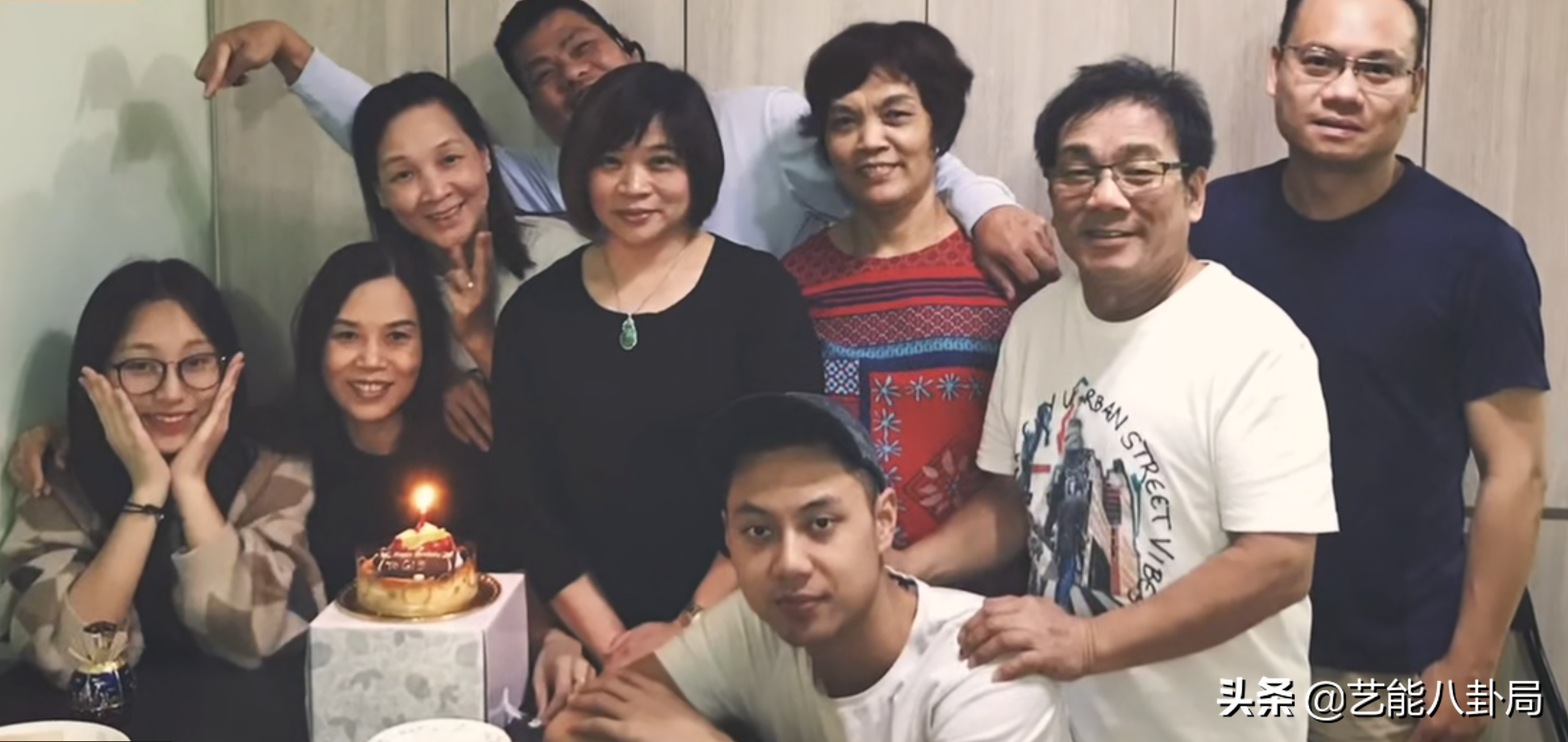 17歲港圈唱將炎明熹！父母定居內地，粵語歌開口跪，打破刻板印象
